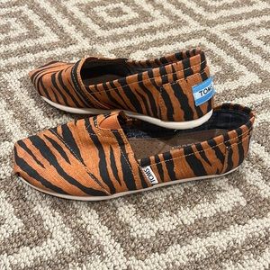 Toms Women’s size 7. Worn once! Adorable animal print!!!